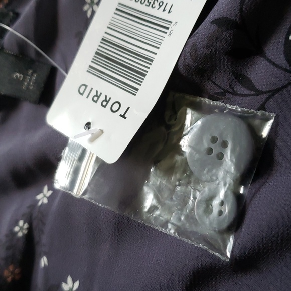 Torrid Grey Floral Georgette Drapy Belted Trench Coat/Jacket - Picture 12 of 13